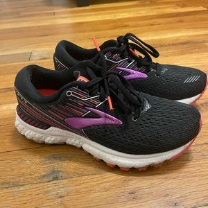 Brooks sneakers